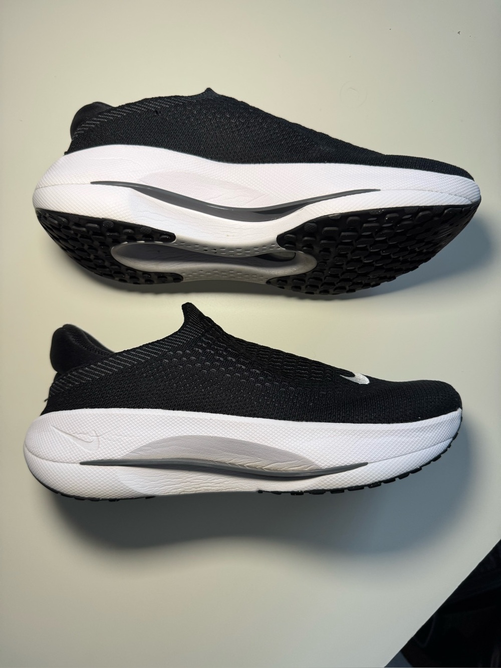 Nike Reina EasyOn Laceless Hands Free Flyknit Shoes Women’s size 7.5 - Picture 3 of 15